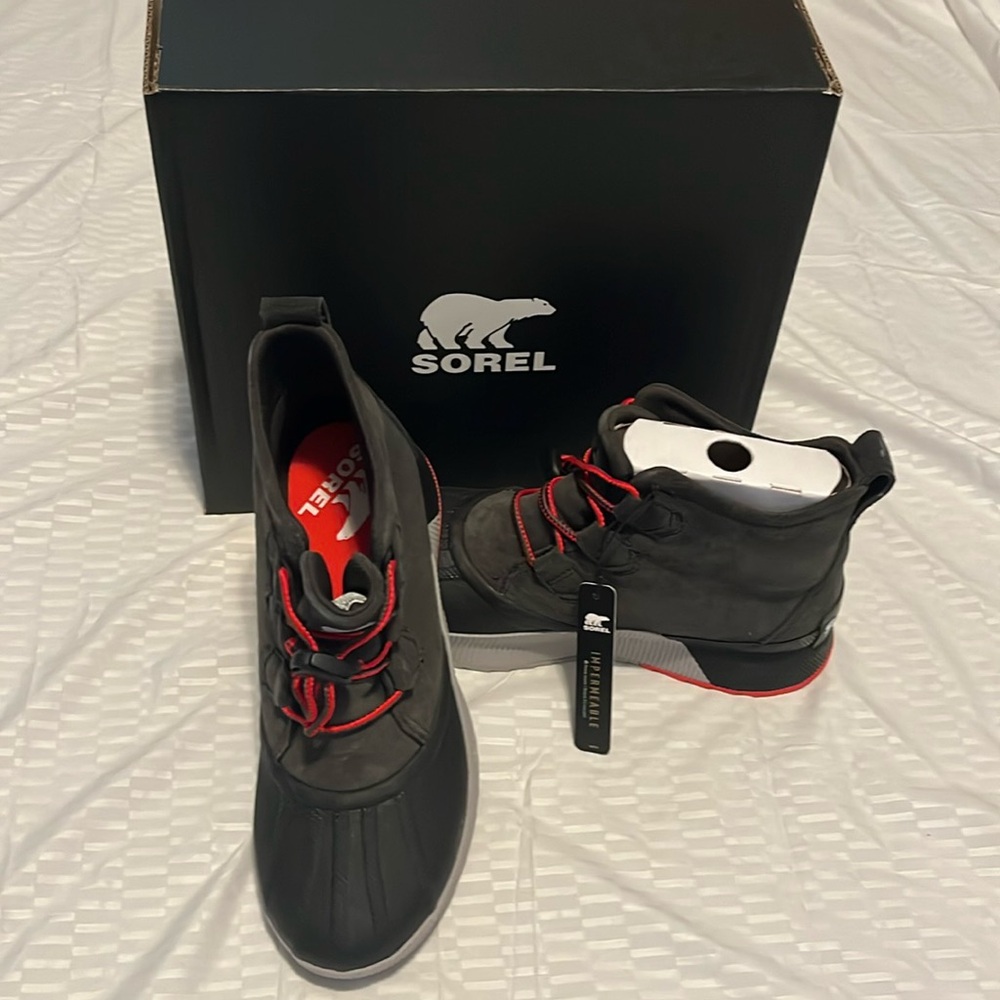 Sorel youth Out N About classic